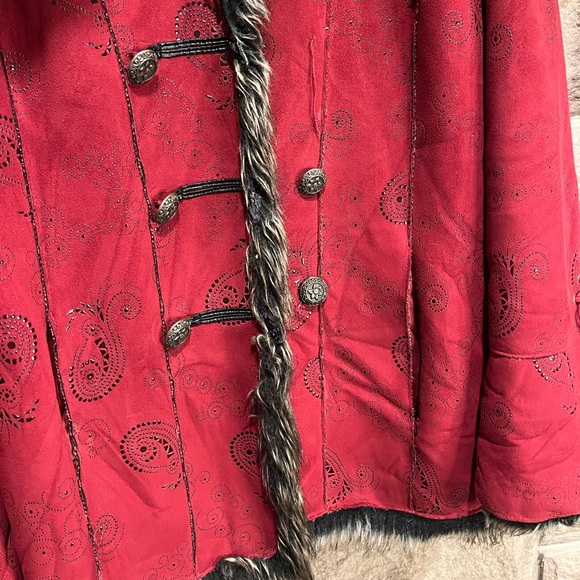 Novelty vintage red suede jacket with faux fur lining and patterning. - Picture 4 of 5